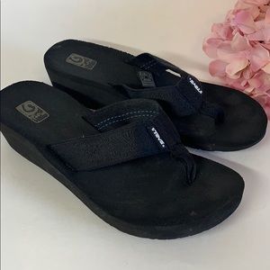 Teva Black Wedge flip flop sandals 8